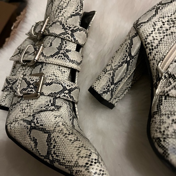Snake print booties - Picture 3 of 6